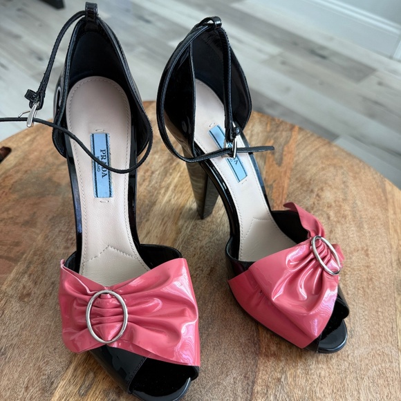 Prada Patent Leather Bow Sandals Size: 38 - Picture 1 of 16
